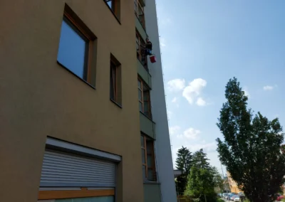 Výškové práce Praha a Středočeský kraj – profesionální čištění střechy tlakovou vodou